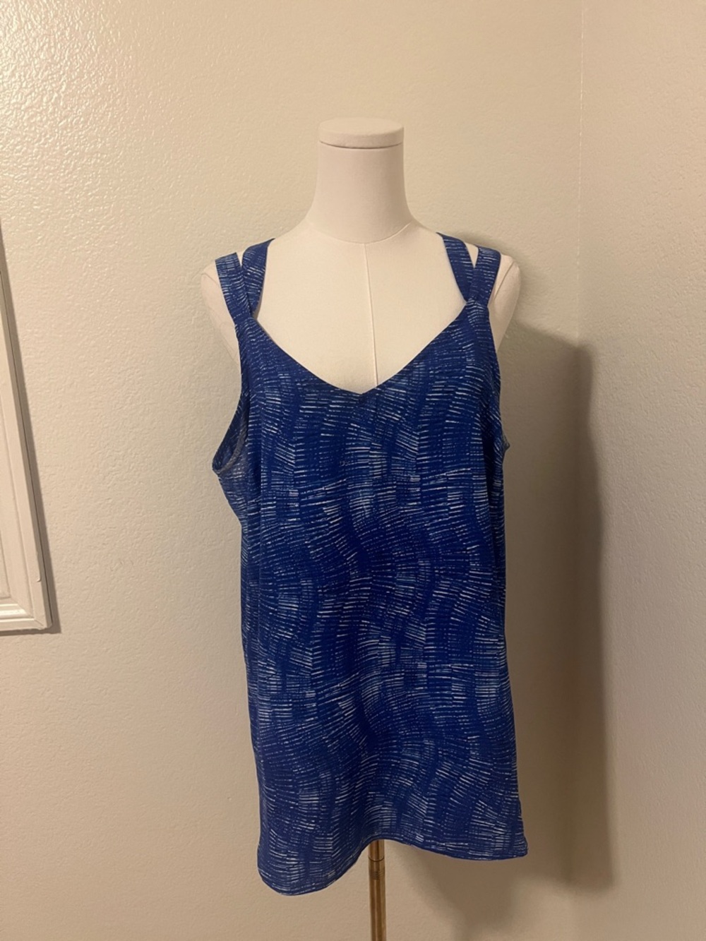 Apt. 9 Royal Blue Patterned Double-Strap V-Neck Tank size XL